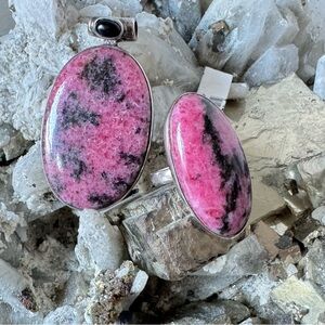 Rhodonite & Onyx Pendant